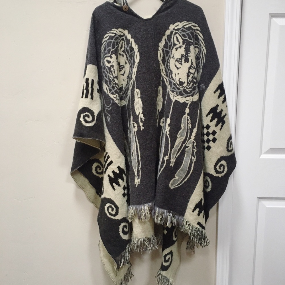 Sisandina 100% Ecuadorian-Made Alpaca WOOL Wolf Dreamcatcher Hooded Poncho